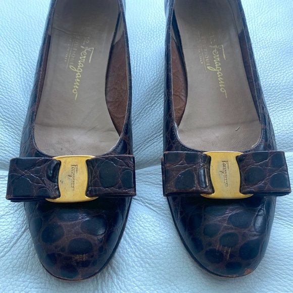 VINTAGE  Salvatore Ferragamo Vara Bow, brown, croc-embossed flats -EUC! Size 6.5 - Picture 1 of 6
